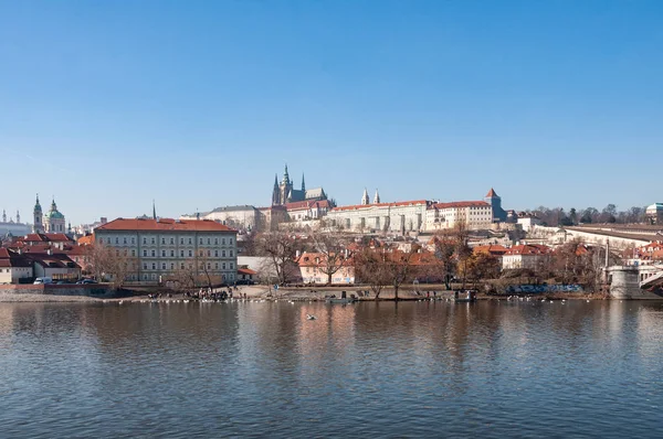 Vista panorâmica de Praga. Castelo de Praga e Hradcany . — Fotografia de Stock