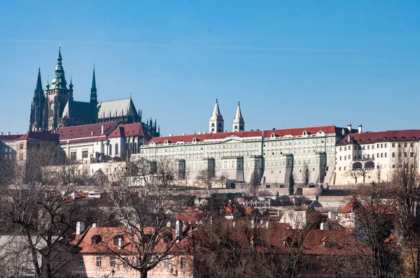 Panoramautsikt över Prag. Pragborgen och Hradcany. — Stockfoto