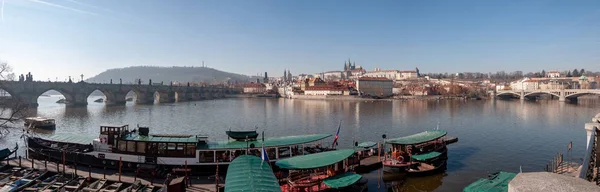 Vista panorâmica de Praga. Castelo de Praga e Hradcany . — Fotografia de Stock