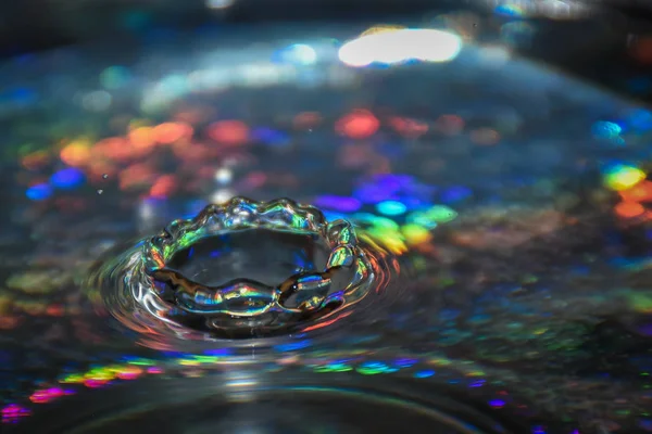 Taç yapma suya düşen su damlası. 