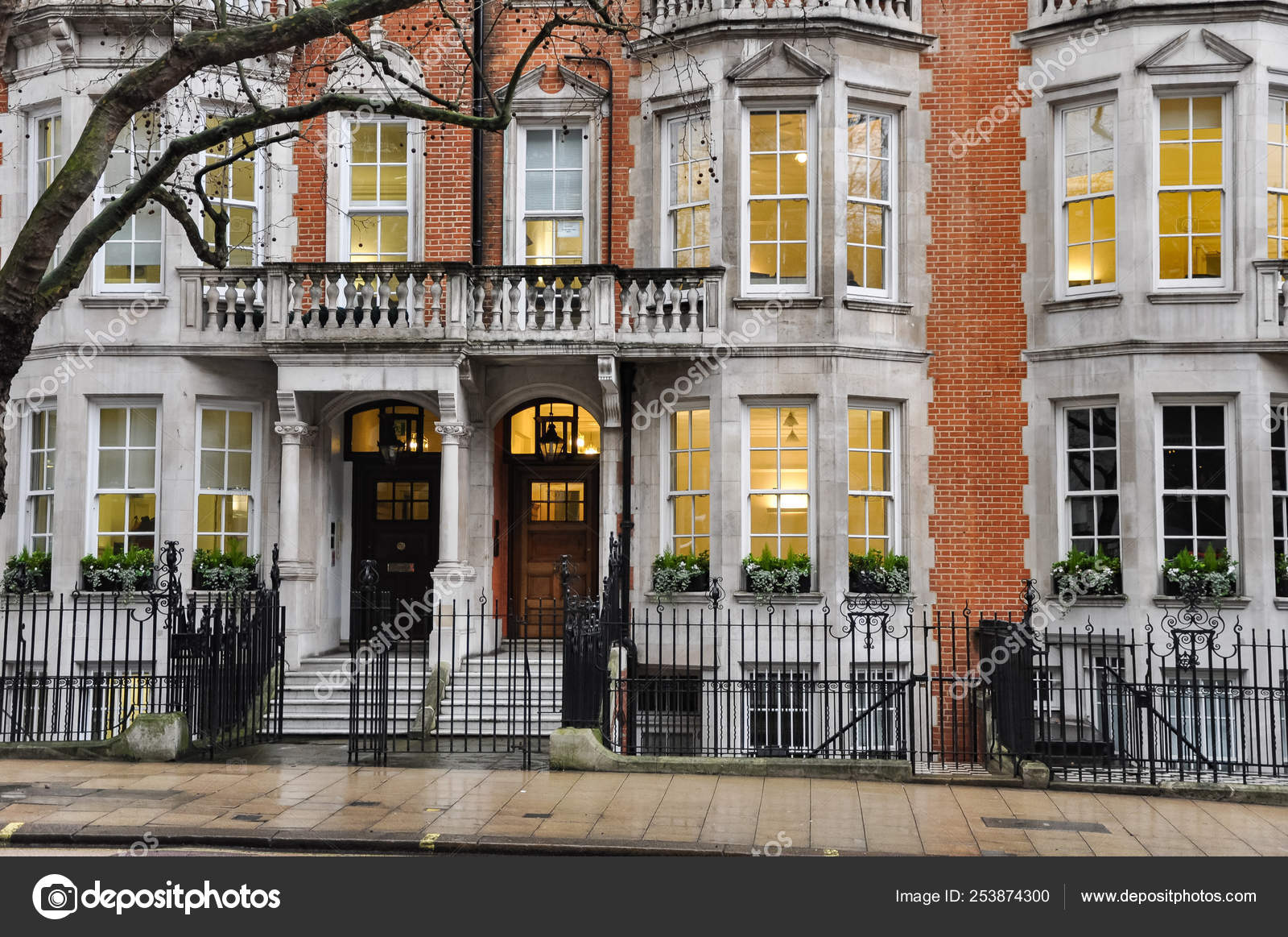 Typical London house Stock Editorial Photo © Tadeas 253874300