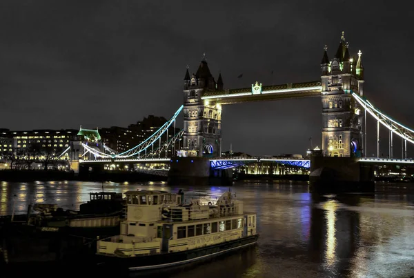 Vista notturna a Tower Bridge — Foto Stock