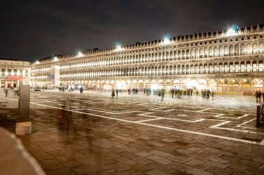 Piazza San Marco için gece manzarası