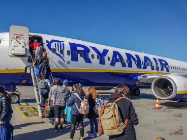 Prag havaalanında Uçak Ryanair.