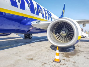 Prag havaalanında Uçak Ryanair.