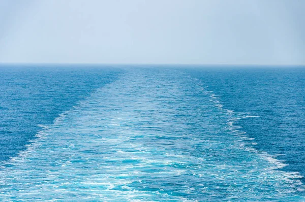 Вид спереду від корабля до моря . — стокове фото