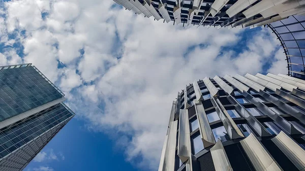 Fechar o centro de negócios do arranha-céu — Fotografia de Stock