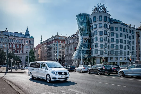 Praga República Checa 2019 Mercedes Benz Parques Clase Frente Edificio — Foto de Stock