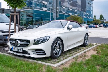 Mercedes Benz coupe 
