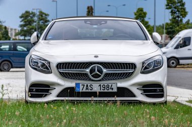 Mercedes Benz coupe 