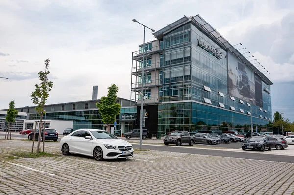 Concesionario de coches Mercedes Benz — Foto de Stock