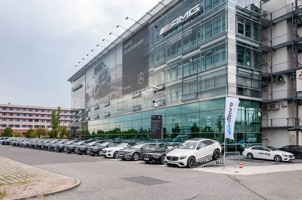 Sprzedaż samochodów Mercedes Benz — Zdjęcie stockowe