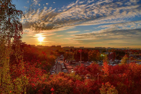 Paysage d'automne avec coucher de soleil — Photo