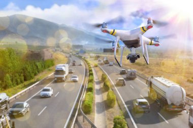 Dronlar gözetimi için kullanımı ve karayolları trafik denetim kavramı
