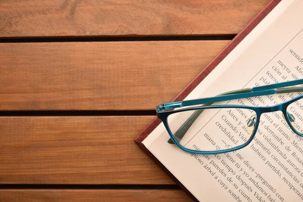 Reading Glasses Wood Table Open Book Top Concept Need Glasses — Stock Photo, Image