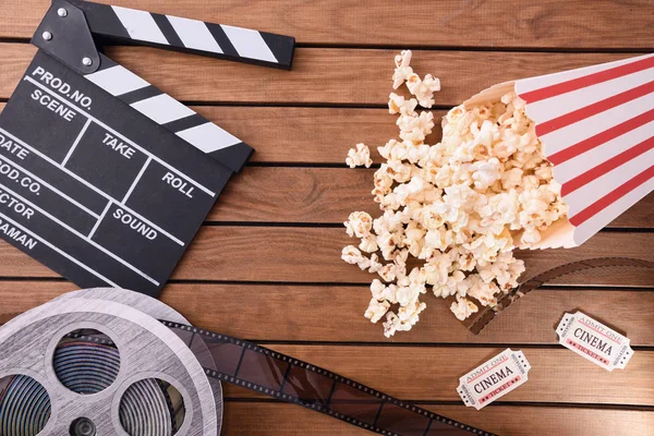 Concepto Cine Con Objetos Relacionados Mesa Madera Concepto Ver Películas — Foto de Stock