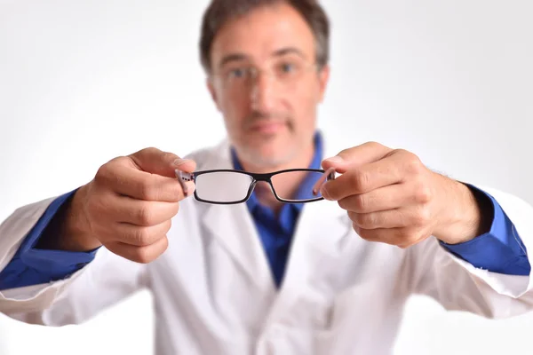 Lékař Nasadil Brýle Pacienta Koncept Vizuální Korekce Brýlemi Oko Horizontální — Stock fotografie