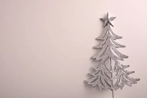 Kerstboom Decoratie Zilver Met Glitters Tafel Witte Achtergrond Horizontale Samenstelling — Stockfoto