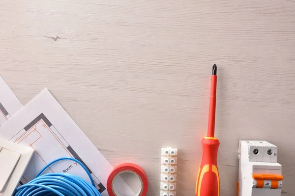 Equipement Sur Table Bois Blanc Pour Installation Électrique Logements Avec — Photo