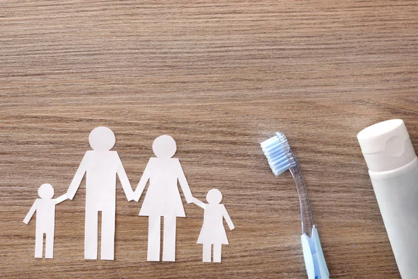 Conceito de seguro de família odontológica na mesa de madeira — Fotografia de Stock