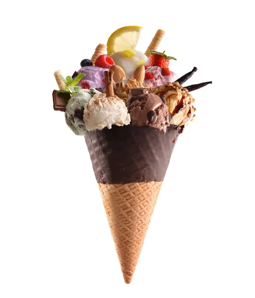 Kegel met assortiment van natuurlijke vruchten Ice Cream witte achtergrond — Stockfoto