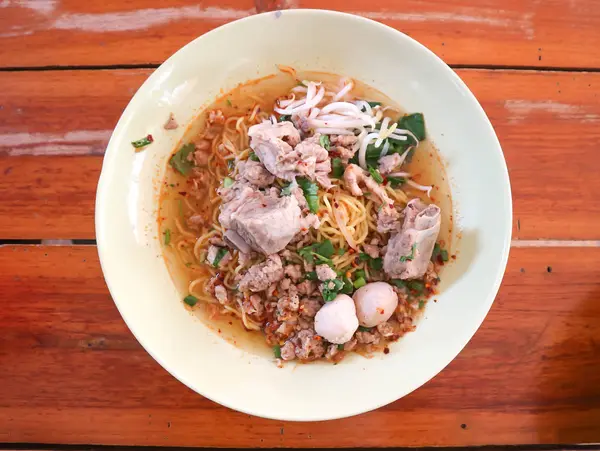 豚肉と卵の麺または中華麺麺 — ストック写真