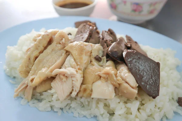 Nasi Ayam Atau Nasi Diatapi Dengan Ayam Atau Nasi Ayam — Stok Foto