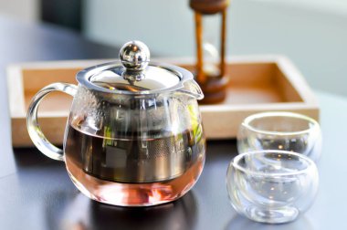 gül çayı veya Çaydanlık ve bardak