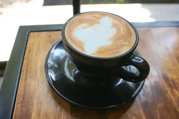 Cappuccino Veya Latte Veya Masanın Üzerine Sıcak Kahve — Stok fotoğraf