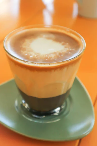 Cappuccino Latte Café Quente Mesa — Fotografia de Stock