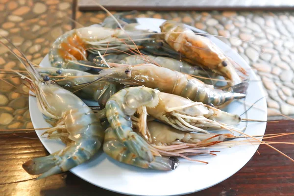 çiğ karides yemek pişirmek için