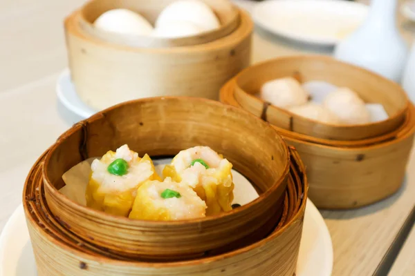 Dim Sum Oder Gedämpftes Brötchen Der Chinesischen Küche — Stockfoto