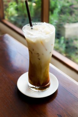 cappuccino veya latte veya buzlu kahve masada