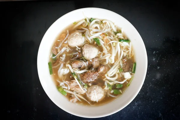 Erişte veya noodle ile et topu ve sığır eti veya sığır şehriye, Tayland Gıda