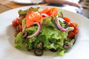 somon salata veya balık salatası