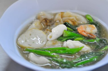 Erişte veya deniz ürünleri erişte veya Tay şehriye