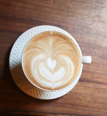 Kahve, sıcak kahve ya da sıcak kapuçino.