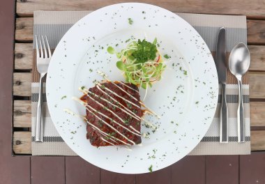 domuz eti biftek ya da domuz kaburga biftek patates püresi ile