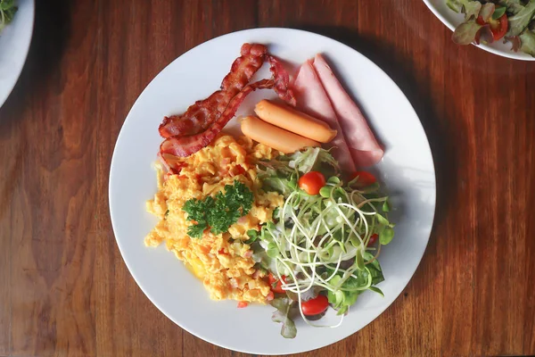 Tortilla Tortilla Huevo Revuelto Con Tocino Salchicha — Foto de Stock