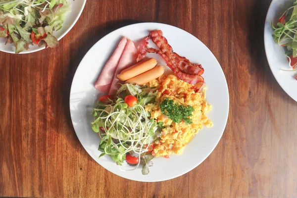 Tortilla Tortilla Huevo Revuelto Con Tocino Salchicha — Foto de Stock