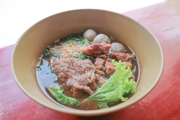 中華麺 野菜と牛肉麺 — ストック写真