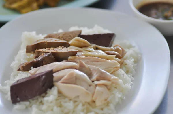 ハイナン チキン ライスまたはシンガポール チキン ライスまたはタイのチキンライス 中華料理 — ストック写真