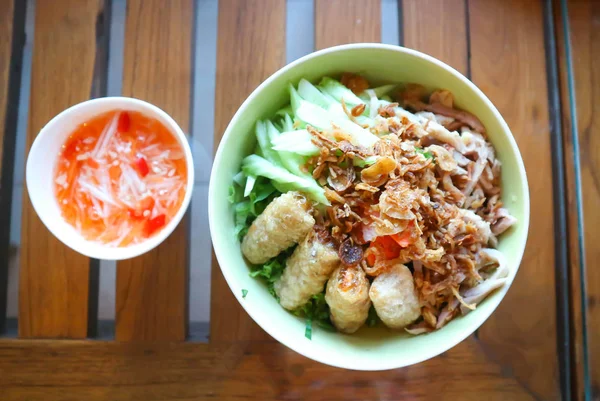 Macarrão Com Carne Porco Crocante Comida Vietnamita — Fotografia de Stock