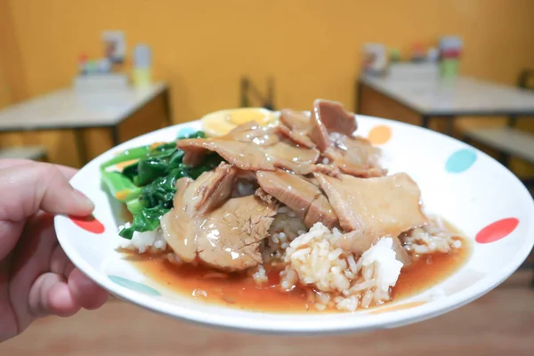 Nasi Dengan Daging Babi Rebus Atasnya — Stok Foto