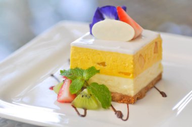 Mango peynir kek veya mango peynir pasta veya mango peynirli tart