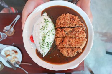 Japon pirinç köri veya Japon köri soslu domuz eti, Tonkatsu