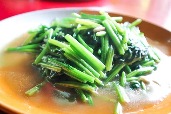 野菜炒めやほうれん草の炒め料理 — ストック写真