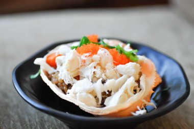 pirinç yengeç yengeç ve pirinç atmak ile tepesinde