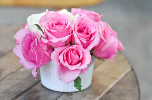 pink roses, roses in the vase
