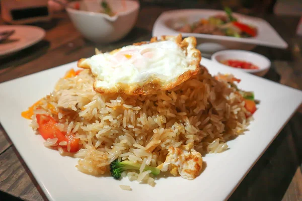 Gebratenes Curry Mit Spiegelei Thailändischem Essen — Stockfoto